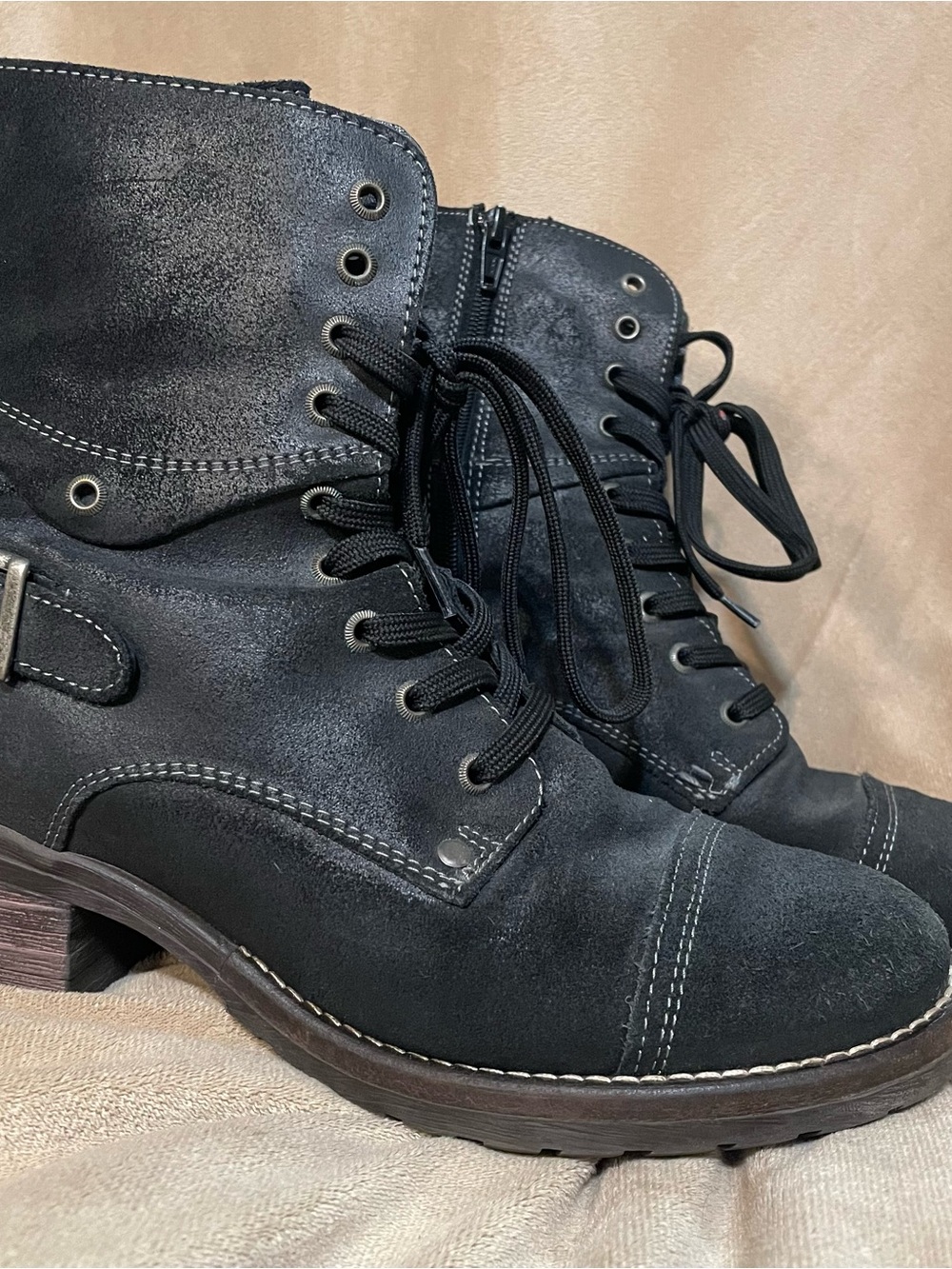 Taos Footwear Black Lace-Up Combat Boots with Side Zip